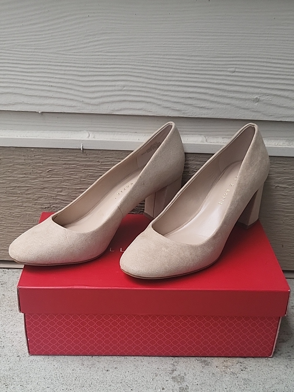 Kelly & Katie Nude Suede Block Heel Pumps Size 8M With Box